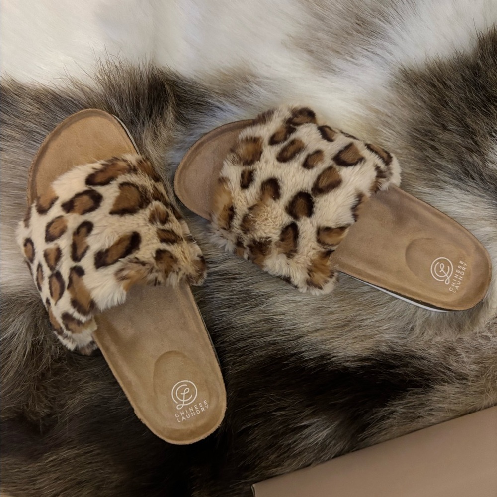 BNIB BY CHINESE LAUNDRY CHEETAH FUR SLIPPERS!!